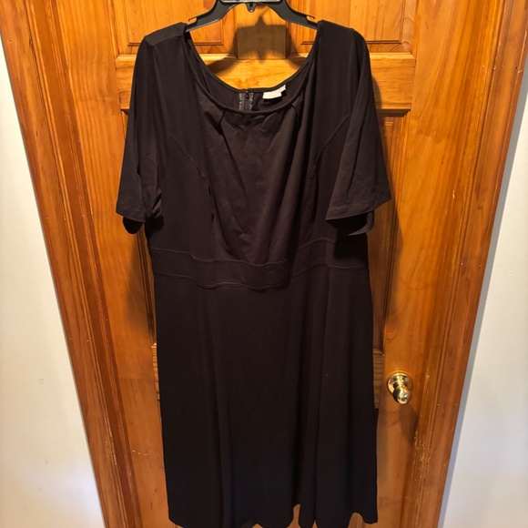 Eshakti Women's Short Sleeve Dress in Black 4X/30W - Picture 2 of 7